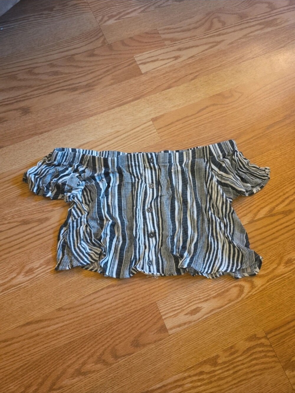 Off-Shoulder Striped Crop Top - Picture 2 of 6